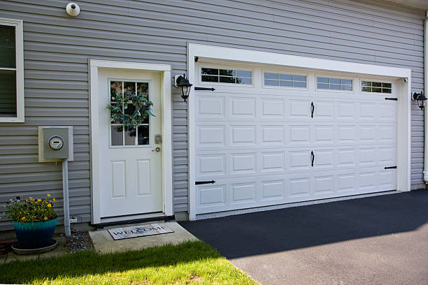 24/7 Emergency Garage Door Panel Replacement experts in Edinburgh, IN